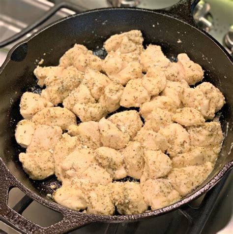 Garlic Parmesan Cast Iron Skillet Bread The Cookin Chicks