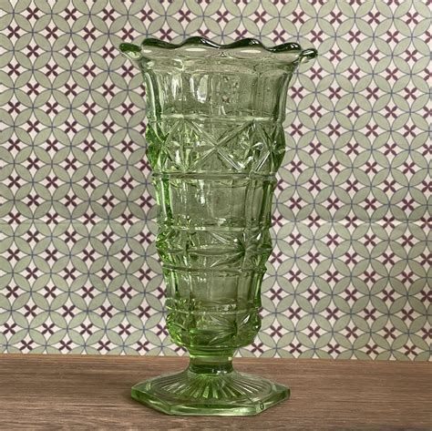 1 Vintage Green Glass Flower Vase Furniture And Home Living Home Decor Vases And Decorative Bowls