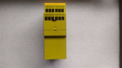 Pole Pilz Pnoz Xv Vdc N O N O T Pilz Safety Relay At