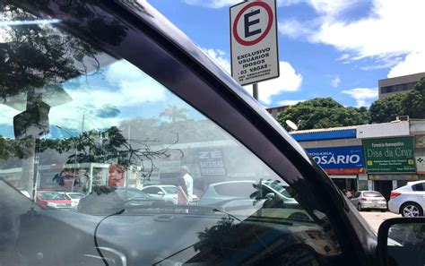 Em um mês Detran do DF emite 5 3 mil multas por estacionamento