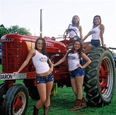 Country Girls Outfits, Country Women, Big Tractors, Farmall Tractors ...