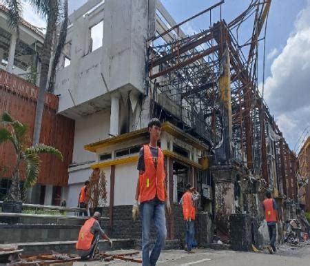 Diduga Ada Aset Yang Hilang Eks Gedung MPP Pekanbaru Terbakar Dipagar