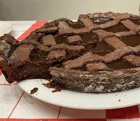 Crostata Favola Di Cioccolato Dolce Con Cacao E Ripieno Di Crema