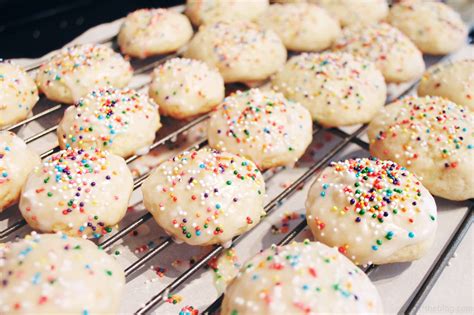 These Italian Ricotta Cookies Are So Soft And Light And Just Melt In Your Mouth They Are Topped