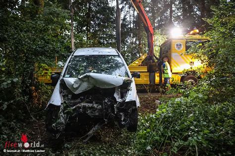 O Schwerverletzter Bei Pkw Kollision Mit Baum Auf G Terweg In Pucking