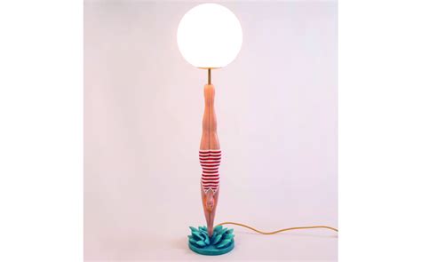 Lampada Da Tavolo In Resina Lady Diver Cm