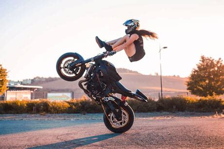 Top 4 Female Motorcycle Stunt Riders