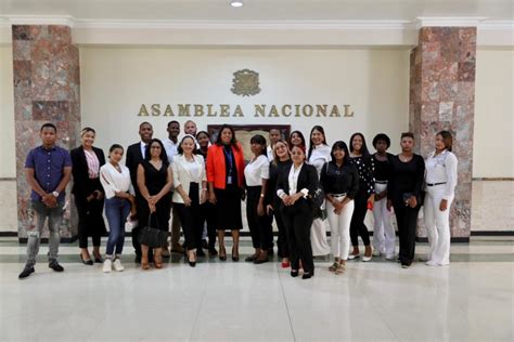 Líderes Comunitarios De Provincia Santo Domingo Conocen El Senado De La