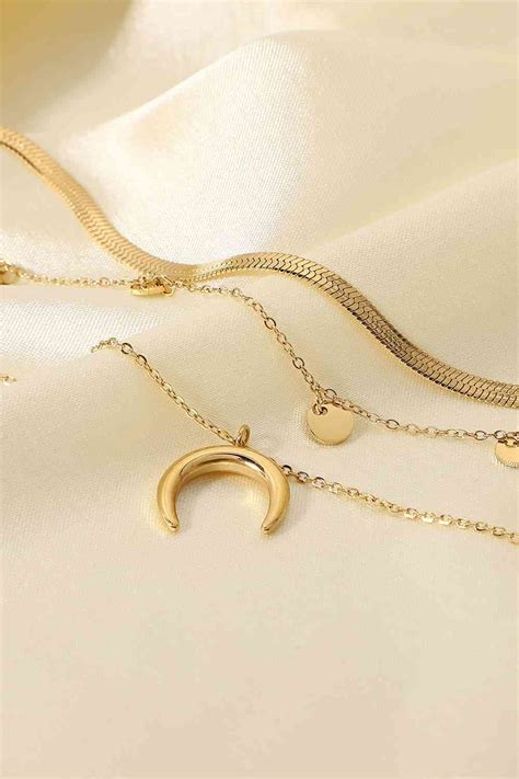 18K Gold-Plated Moon Shape Pendant Necklace