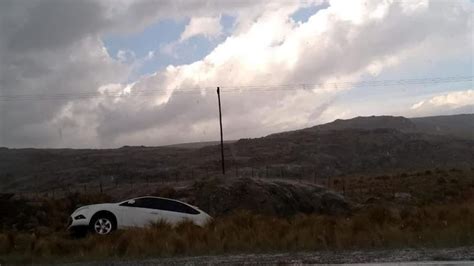 Altas Cumbres Perdi El Control De Su Auto En Medio De La Tormenta De