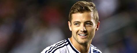 Une Sitcom Sur Un Footballeur Gay Gay