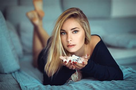 Download Blonde Blue Eyes Woman Model Hd Wallpaper By Lods Franck