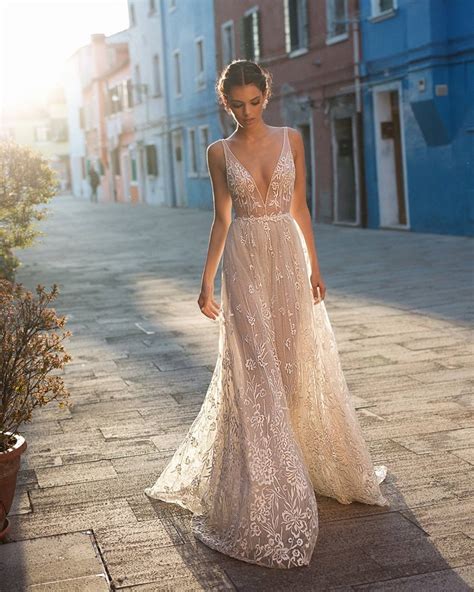 Beach Destination Wedding Dresses Top 10 Beach Destination Wedding