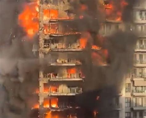 Valencia Maxi Incendio Divora Un Grattacielo Almeno 14 Feriti Drone