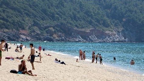 Alanyada Yerli Ve Yabancı Turistler Denize Akın Etti Deniz Haber