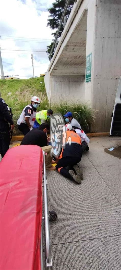 Muere hombre tras caer de puente a boulevard en Córdoba