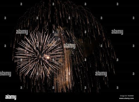 Schwarz weiß feuerwerk Fotos und Bildmaterial in hoher Auflösung Alamy