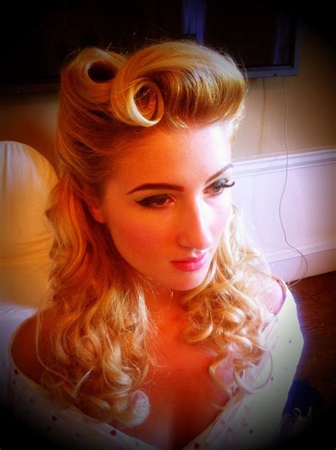 1940 Pin Up Hair Style Pin Up Hair Modern 1940s Victory Rolls All For