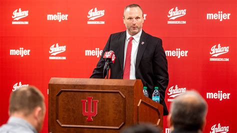 Indiana basketball: Darian DeVries offensive system fits, recruits like it