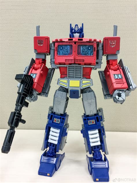 Power Of The Primes Leader Class Optimus Prime In Hand Photos