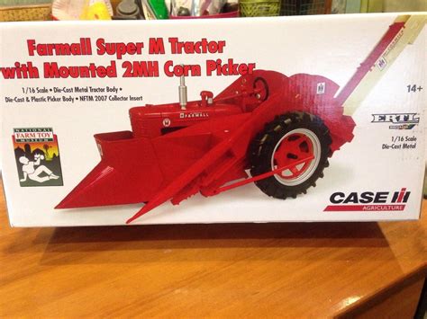 Ertl Farmall Super M Tractor W Mounted Mh Corn Picker