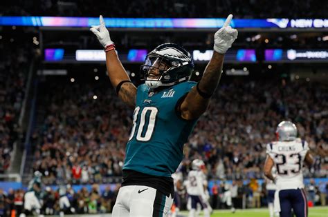 Eagles Corey Clement Gives Commencement Speech At Rowan University