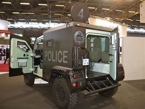 Véhicules et matériels le Panhard PVP APC Police