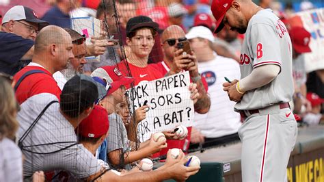 WATCH: Phillies outfielder Nick Castellanos returns to GABP to face Reds