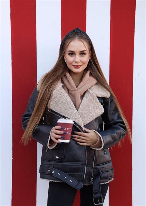 Жіноча трендова стильна актуальна чорна дублянка 2023 весна осінь ...