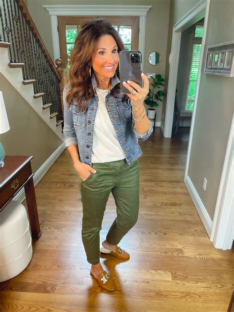 5 Ways To Wear Olive Pants Cyndi Spivey Olive Green Pants Outfit Olive Pants Outfit Olive