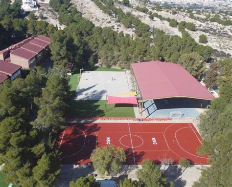 El Ayuntamiento acomete la construcción de una pista deportiva en el