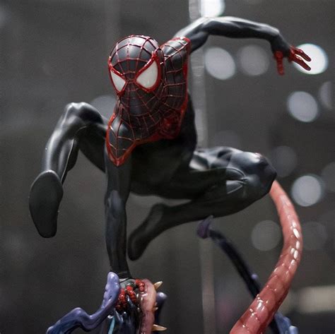 Sideshow Spider Man Miles Morales Premium Format