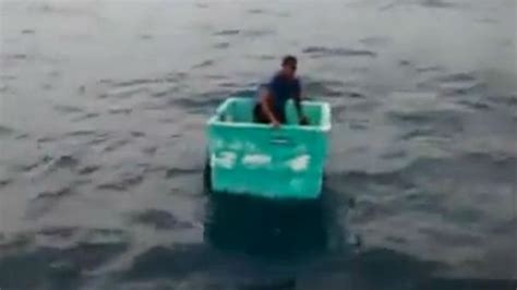 Un Pescador Mexicano Sobrevive D As A La Deriva En Una Hielera