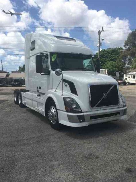 Volvo VNL 670 (2011) : Sleeper Semi Trucks