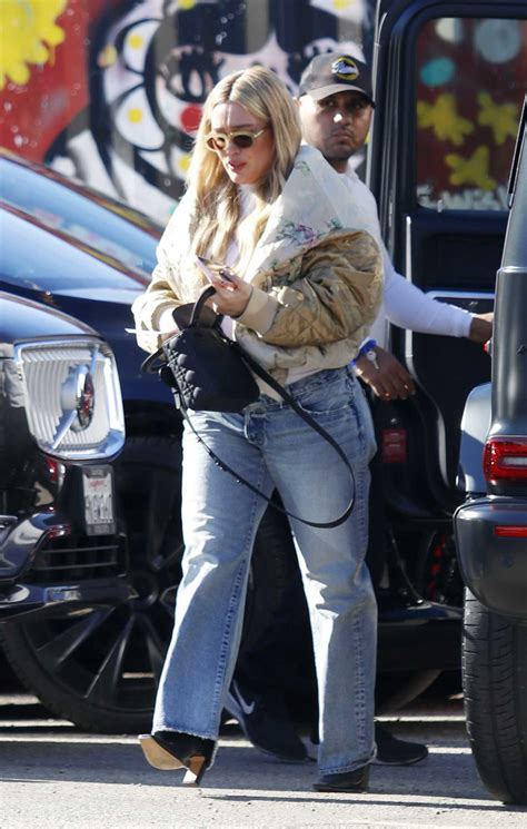 Hilary Duff In A Blue Jeans Was Seen Out For Lunch In Los Angeles