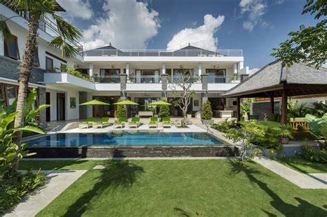 6 Bedroom Luxury Canggu Bali Villa with Pool - VillaGetaways