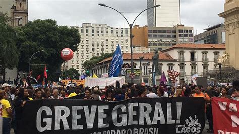 CBN A rádio que toca notícia Policiais e manifestantes se enfrentam