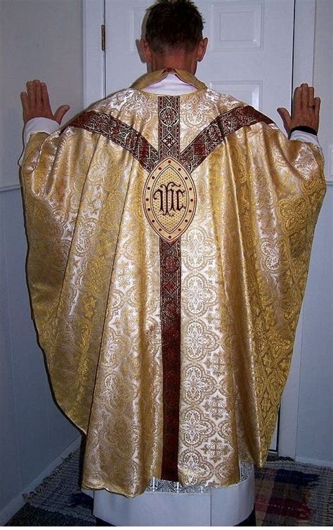 Pin By Darien Clark On Catholic Vestments Clothes Clergy Fashion