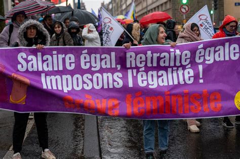 Le collectif 8 Mars Toute l Année dans les rues de Clermont Ferrand