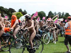 MEN AND WOMEN NAKED ON STAGE ThisVid