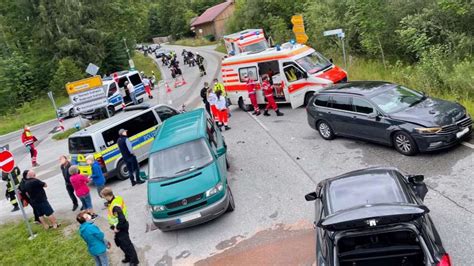 Schwerer Unfall Am Walchensee Sechs Verletzte Und Hoher Schaden Auf B11