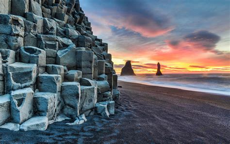 Reynisfjara Beach Wallpaper