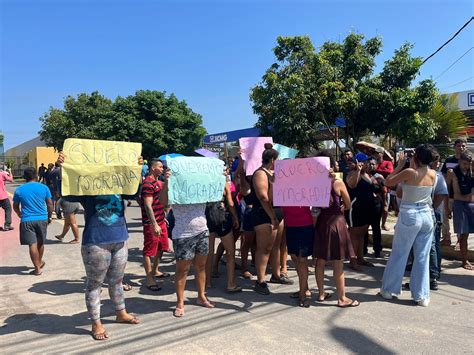 Moradores De Invas O Protestam Ap S Perderem Barracos Em Reintegra O