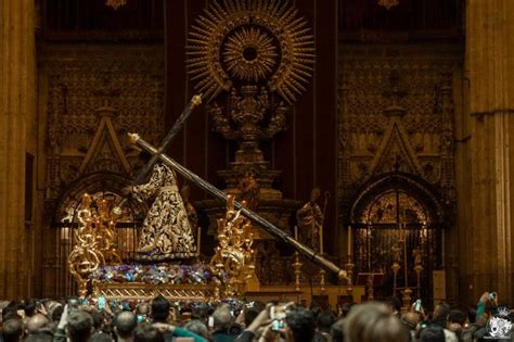 El V A Crucis De Las Hermandades De Sevilla Una Multitudinaria