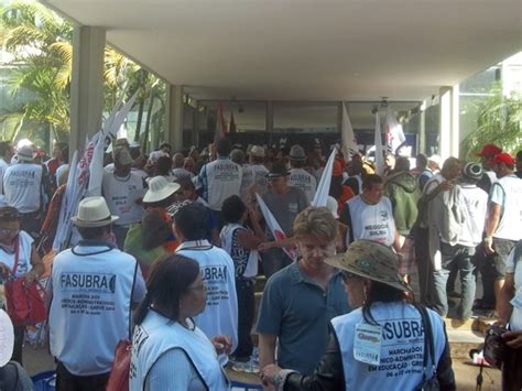 G1 Servidores Federais Fazem Protesto Em Frente A Ministério Em