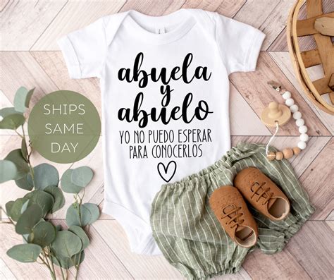 Abuela Y Abuelo Yo No Puedo Esperar Para Conocerlos Onesie Hola