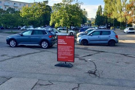 Bratislavčania parkujete pri Štrkovci Pripravte sa na opravy a potom