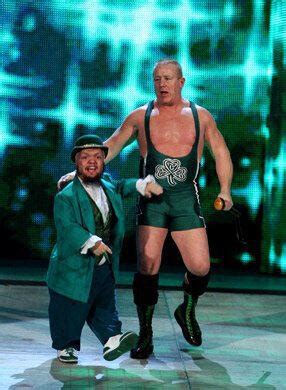 Raw Photos: Finlay & Hornswoggle vs. The Highlanders | WWE