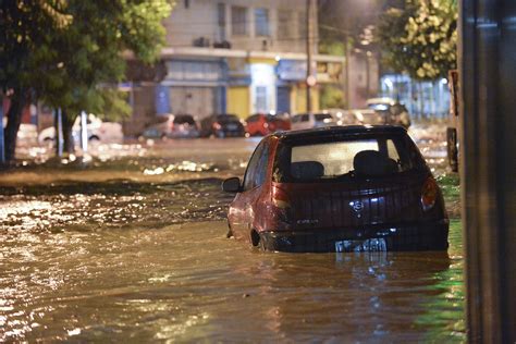 Temporal No Rio Deixa Quatro Mortos Alaga Ruas E Para A Cidade VEJA