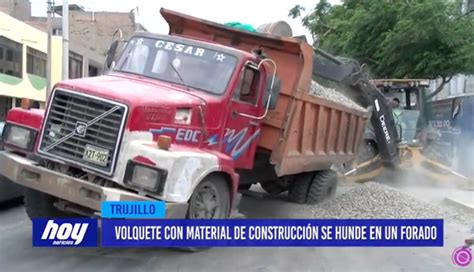 Volquete Con Material De Construcci N Se Hunde En Un Forado Noticias